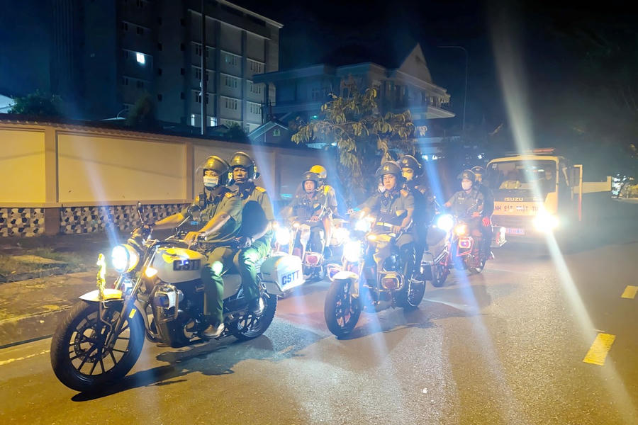 Lực lượng Cảnh sát trật tự, Công an tỉnh Cà Mau tăng cường tuần tra ban đêm, kịp thời phát hiện và xử lý nghiêm các hành vi vi phạm liên quan đến vũ khí, vật liệu nổ, công cụ hỗ trợ và pháo.