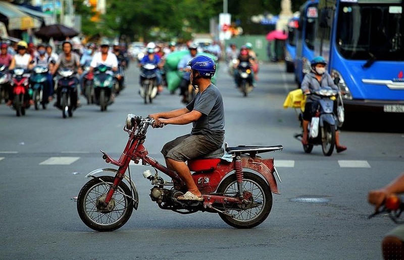 Có nhiều xe máy đã quá cũ nát, nhưng vì nhiều lý do người dân vẫn sử dụng.