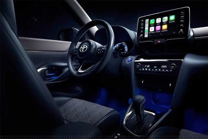 Toyota Yaris Cross được trang bị màn hình đa thông tin LCD, ứng dụng SmartDeviceLink, tương thích Apple CarPlay và Android Auto.
