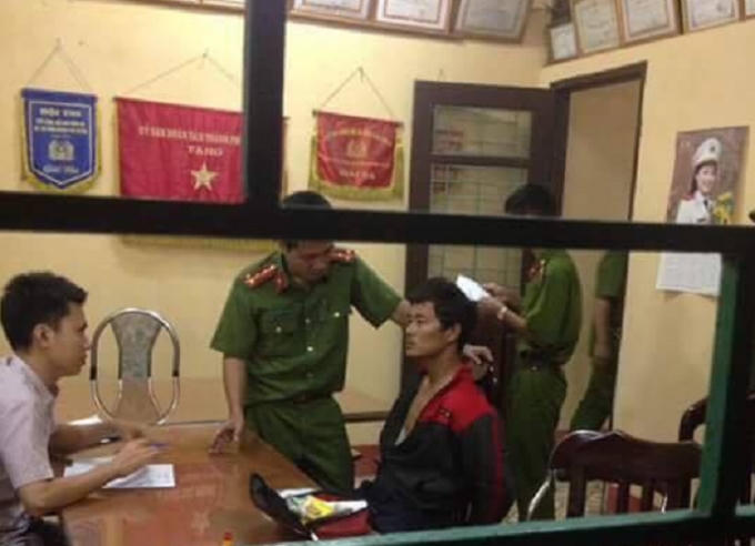 Đối tượng Hùng tại cơ quan công an.