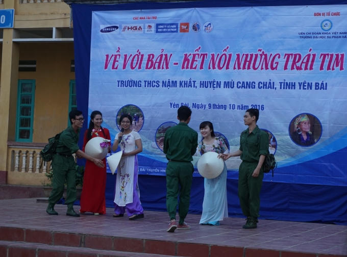Liên chi đoàn khoa Việt Nam học trường Đại học Sư phạm Hà Nội đã thực hiện chương trình thiện nguyện “Về với bản – Kết nối những trái tim”