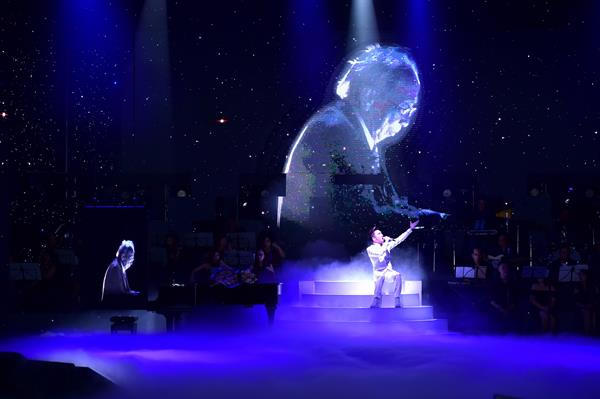 Quang Hà nắm tay Phương Thanh và Siu Black lại gần nhau trong Live Concert
