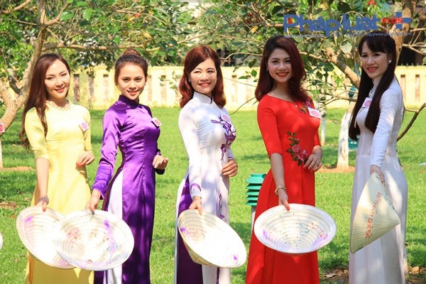 Ngắm loạt ảnh top 15 Người đẹp Ảnh Việt Nam khoe sắc trong t&agrave; &aacute;o d&agrave;i truyền thống