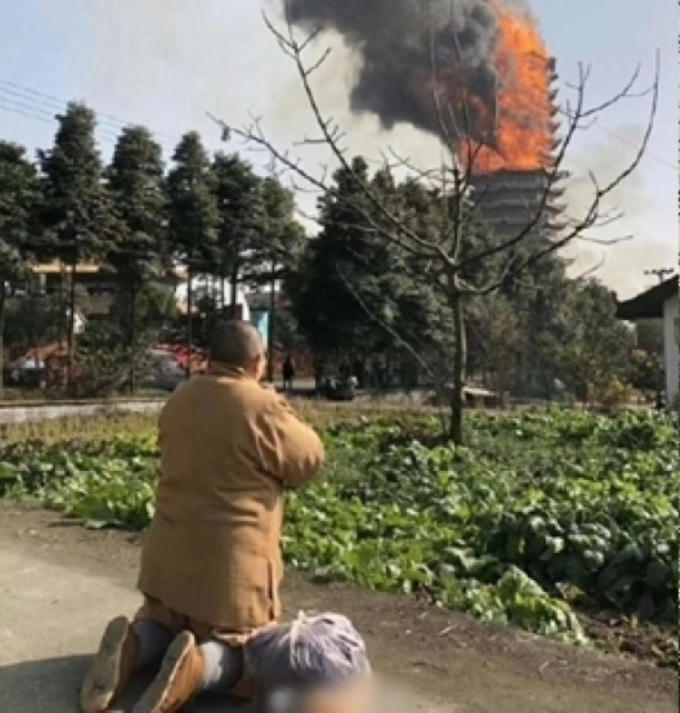 Tháp cổ bằng gỗ cao nhất châu Á bị thiêu rụi