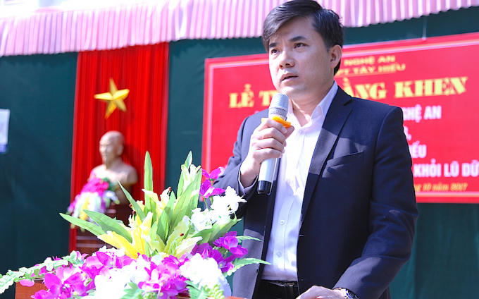 Phát biểu tại buổi lễ ông Bùi Văn Linh – PVT phụ trách Vụ GDCT&amp;CTHSSV, Bộ GD&amp;ĐT ghi nhận tinh thần dũng cảm cứu người của em Nguyễn Văn Long trong cơn lũ dữ.