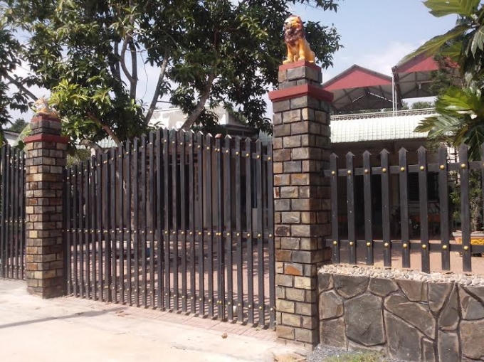 Ngôi nhà mà ba mẹ con chị đang tá túc nhờ.