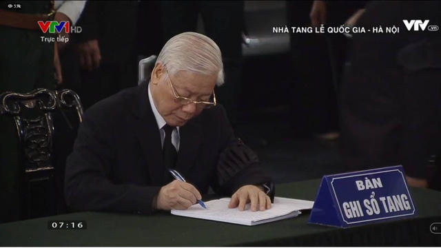 Tổng Bí thư gửi lời chia buồn trong sổ tang.