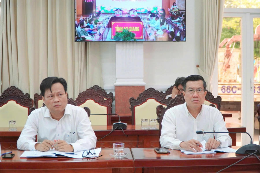 Đại biểu tham dự Hội nghị.