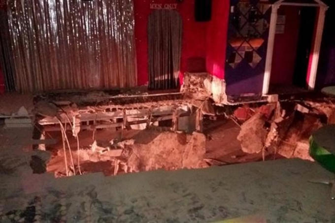 Sàn nhảy tại hộp đêm ở Tây Ban Nha bị sập. Ảnh: AFP