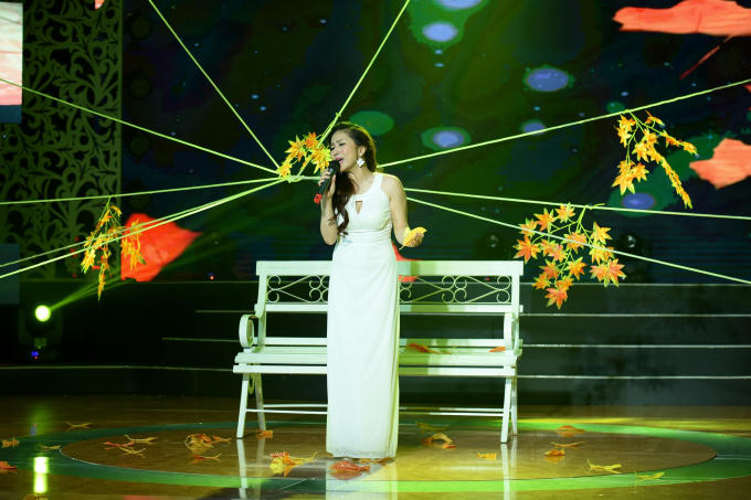 Đoan Trang khoe vẻ đẹp quyến rũ trên sân khấu Sài Gòn Đêm Thứ 7