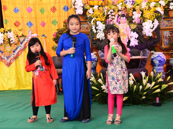 Chương trình Văn nghệ chào mừng Đại lễ Phật Đản.