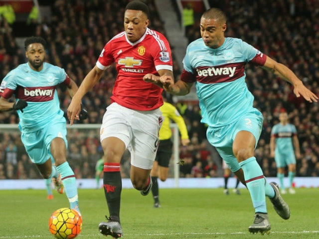 West Ham đang chịu sức ép lớn từ trận thua trước MU giữa tuần và trận thắng của chính MU trước Aston Villa vào tối qua.