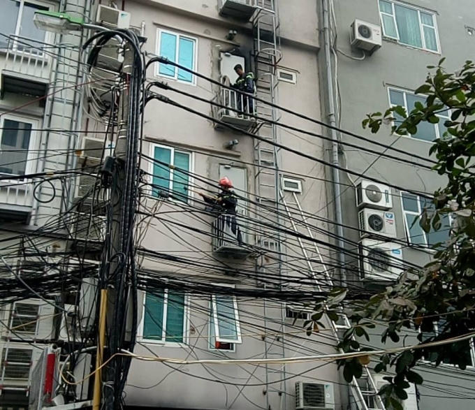 Những người mắc kẹt khu vực tầng 6-7 đều là khách đến hát.