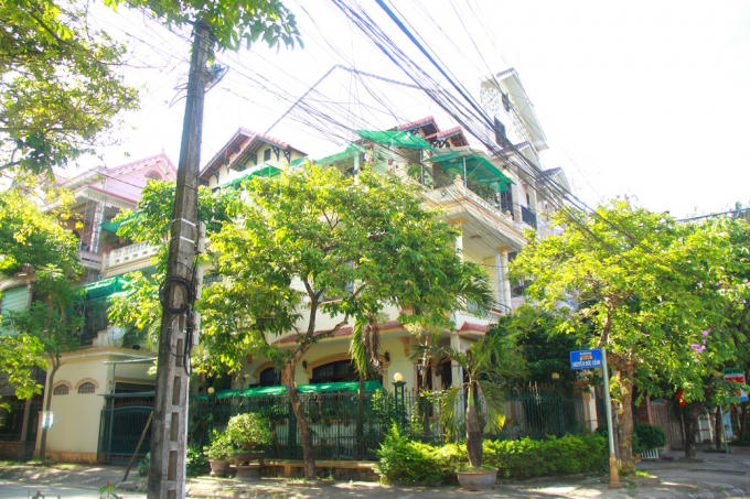 Hiện trường vụ việc, nơi có dây cáp mạng căng ngang đường.