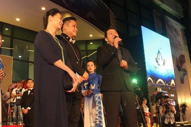 NSND Như Quỳnh cùng trò chuyện tại thảm đỏ với MC Minh Tiệp