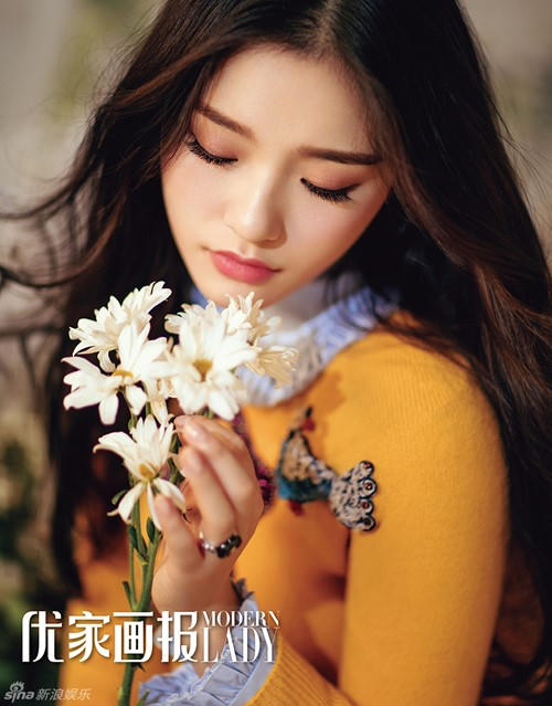 Lâm Duẫn - "mỹ nhân ngư" trong bộ phim mới nhất của Châu Tinh Trì là ngôi sao Hoa ngữ nổi bật nhất trong năm vừa qua vì trở thành tâm điểm chú ý trong thời gian quá ngắn. Cũng chính vì lý do này mà cô được xếp hạng ở vị trí thứ 14.