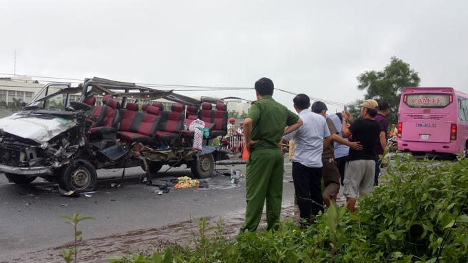 Hiện trường vụ tai nạn giao thông nghiêm trọng làm 6 người tử vong.