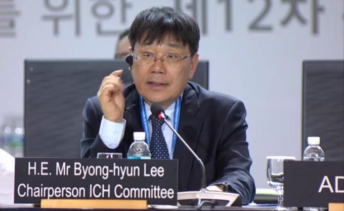 Mr Lee Byong hyun Chủ tọa Phiên họp thứ 12.