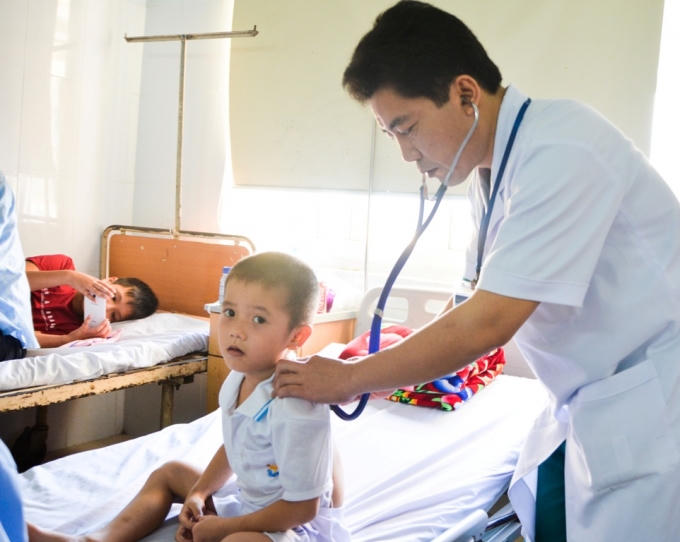 Sau khi được phẫu thuật gắp chiếc kim ra, sức khỏe của bệnh nhi đã ổn định.