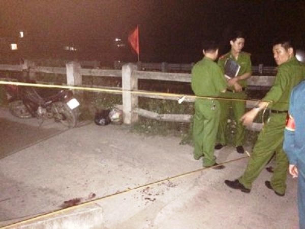 Lực lượng chức năng đã nhanh chóng có mặt, tiến hành phong tỏa hiện trường (Ảnh:otofun.net).