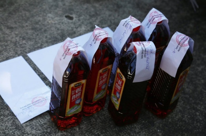 Một số loại nước mắm giả.