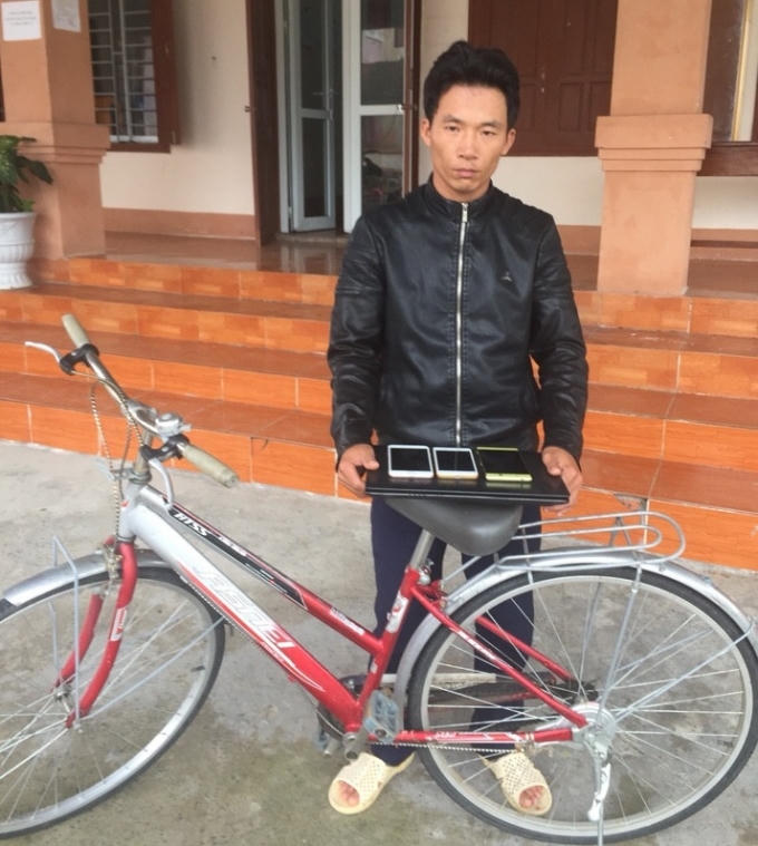 Đối tượng cùng tang vật bị lực lượng chức năng thu giữ.