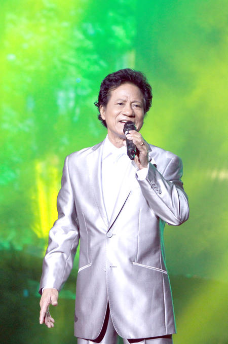 Danh ca Chế Linh.