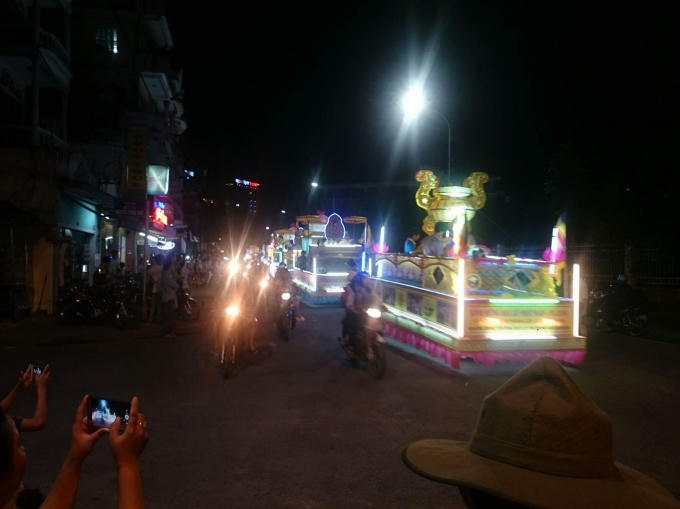 Cố đô Huế lung linh trong mùa Phật đản.