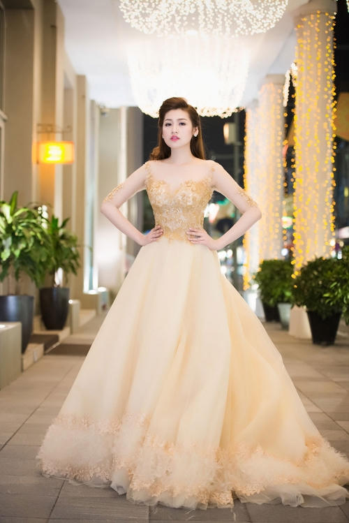 Á hậu Dương Tú Anh trong chiếc váy được thiết kế bằng ren khá tinh xảo, như bước ra từ trong câu chuyện cổ tích Disney. Ảnh: FB Dương Tú Anh.