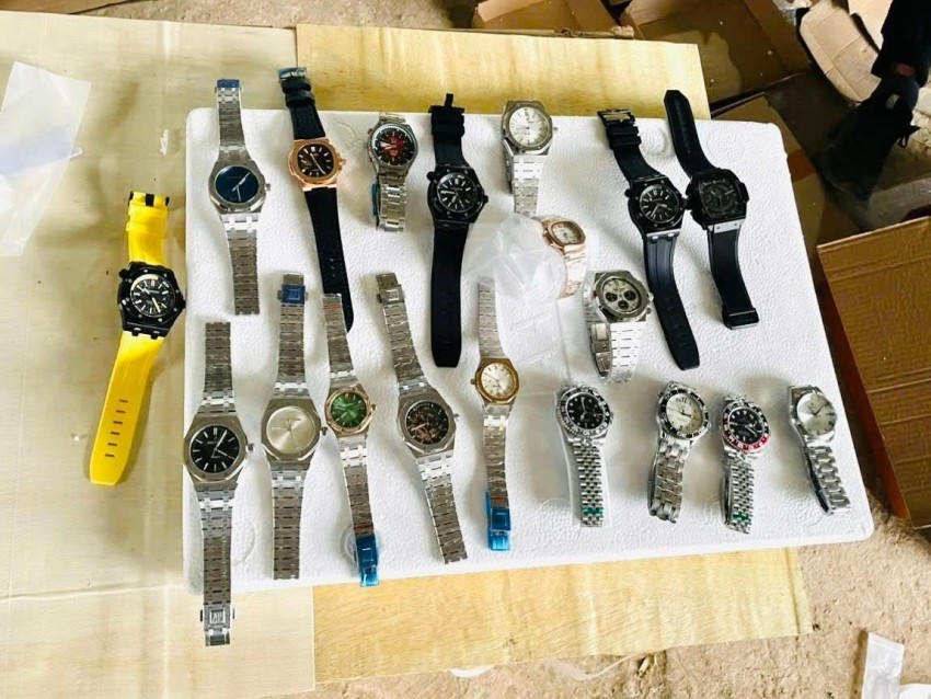 Thu giữ 874 chiếc đồng hồ nghi giả các nhãn hiệu nổi tiếng.
