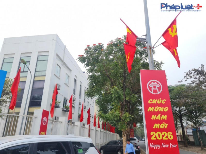 Đường phố được trang hoàng hơn chào đón sự kiện trọng đại của Đang và chào đón năm mới 2026.