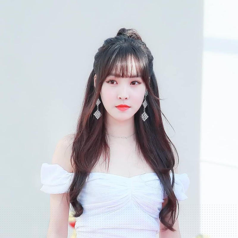 Ngoài ra, còn nhiều ngôi sao Kpop khác cũng nổi lên từ YouTube, ví như B.M (K.A.R.D), Eric Nam, Jae (Day6), Yuju (G-FRIEND)… Quả thực, với số lượng người dùng khổng lồ, tốc độ lan truyền của YouTube cực kỳ nhanh chóng, YouTube đã là ”cái nôi” khởi nghiệp cho rất nhiều ngôi sao quốc tế từ bao lâu nay. Mặc dù hiện nay có nhiều trang mạng xã hội khác nổi lên nhưng YouTube vẫn là một nền tảng đăng tải và chia sẻ video khó thể đánh bại với 2 tỷ người dùng tích cực (theo thống kê mới nhất của Google).