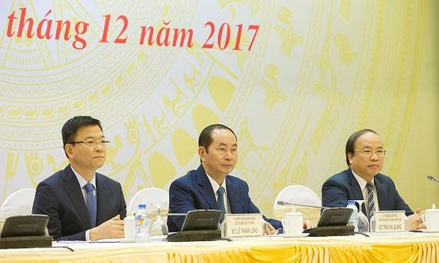 Chủ tịch nước Trần Đại Quang (giữa), Bộ trưởng Bộ Tư pháp Lê Thành Long (trái) và Thứ trưởng Bộ Tư pháp Phan Chí Hiếu (phải)