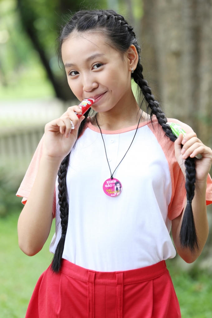 Cùng với mặt dây kem sữa chua Subo có nội dung“Soái ca chính là ta”, “Đẹp trai có gì sai”… thì dây đeo “Xinh gái có gì sai trái” rất được các bạn nữ ưa chuộng. Các câu nói ngộ nghĩnh này như một cách nghịch ngợm đáng yêu và đầy tự tin, bạn nhỉ?