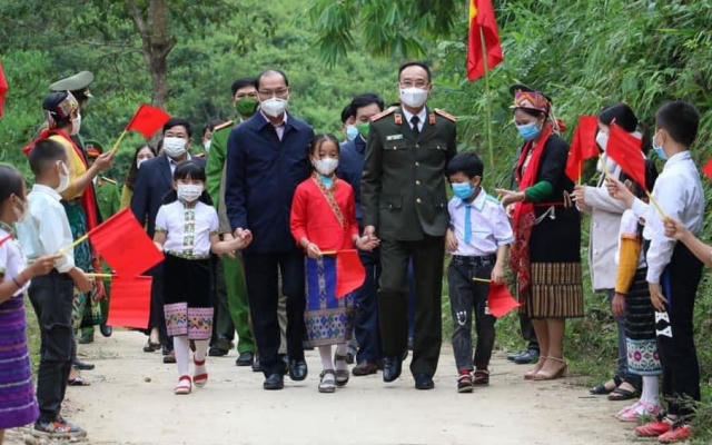 Giám đốc Công an tỉnh Nghệ An dự ngày Đại đoàn kết dân tộc với đồng bào xã Na Loi