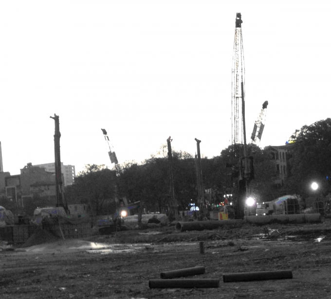 Các thiết bị tại hiện trường gây nên ô nhiễm tiếng ồn.