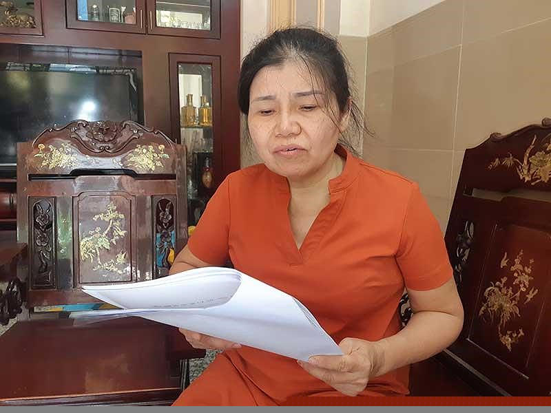 Sáu tháng nay bà Trương Thị Minh vẫn chưa được đăng bộ vì phường từ chối đơn xác nhận nguồn thu nhập trên đất. Ảnh: NGUYỄN HIỀN.