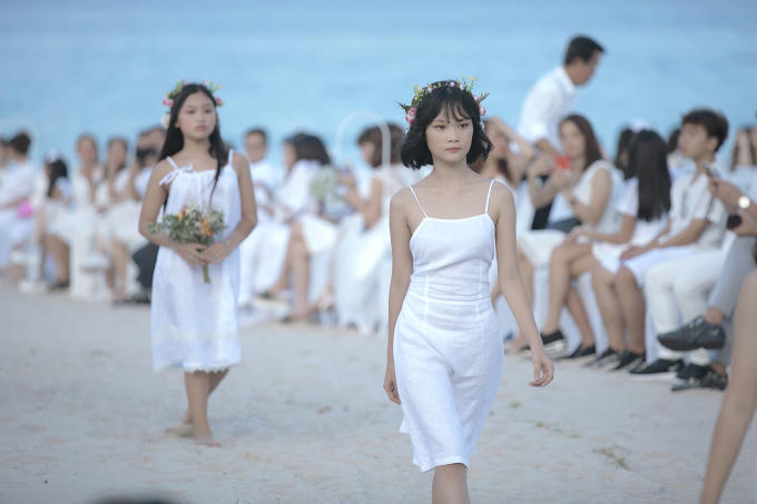 Bị chuẩn đoán cong cột sống, Xuân Lan vẫn dốc hết tâm huyết cho show thời trang nhí