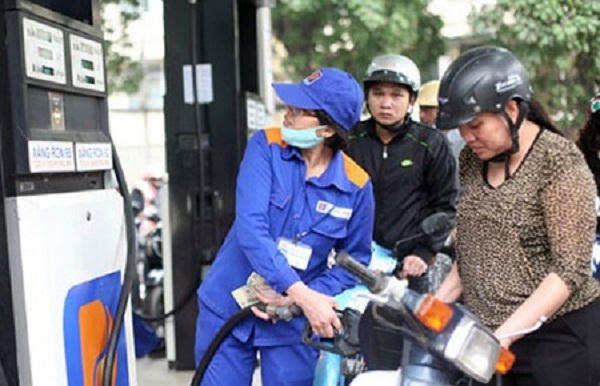 Chiều nay, dự báo giá xăng sẽ giảm. Ảnh internet.
