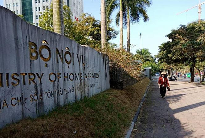 Bộ Nội vụ cho biết sẽ làm rõ trách nhiệm của tập thể, cá nhân về phát ngôn “đúng quy trình”. Ảnh: Luân Dũng.