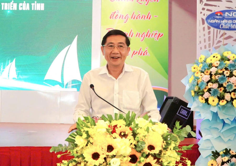 Đại biểu tham dự phát biểu và trả lời các câu hỏi tại chương trình.