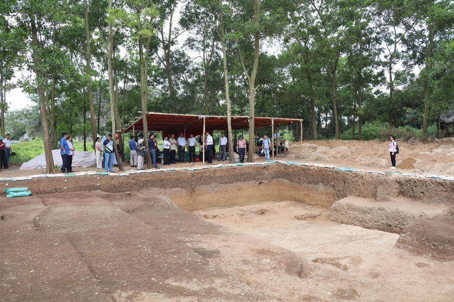 Hố khai quật tại di tích khảo cổ Mán Bạc, xã Đồng Thái, tỉnh Ninh Bình. Ảnh: Thùy Dung - TTXVN.