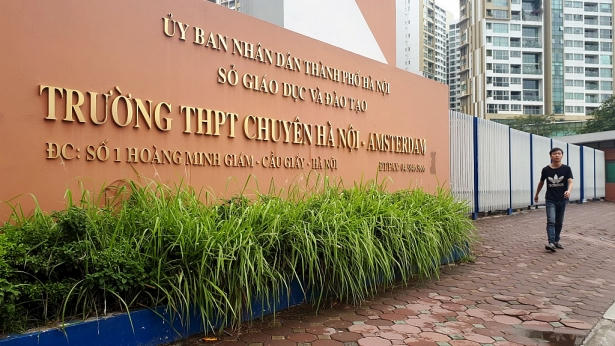 Trường THPT chuyên Hà Nội - Amsterdam, nơi nữ sinh D. theo học. Ảnh: Đình Tuệ.