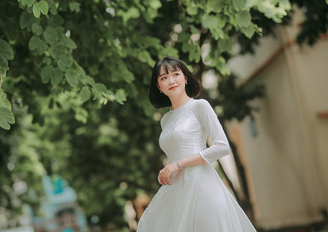 Minh Tâm sinh năm 1996, có nick name là Tâm Xíu. Tâm sở hữu ngoại hình ưa nhìn nên có rất nhiều fans. Cô hiện có hơn 200.000 người theo dõi trên Facebook.