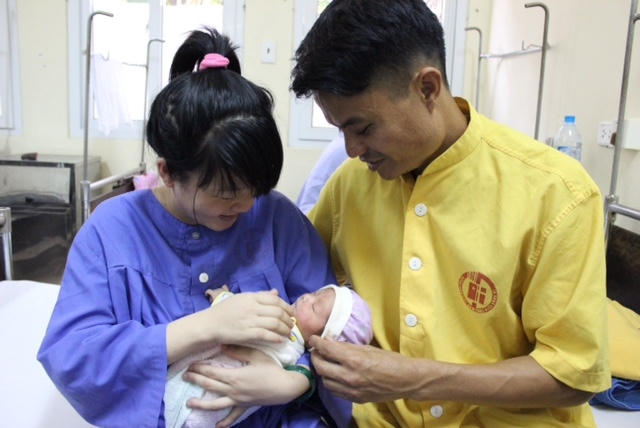 Gia đình chị Phạm Thị Huệ vui mừng chào đón thành viên mới.