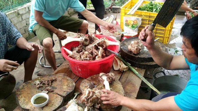 Sau khi ăn xong món ăn nhiều người có biểu hiện đau bụng, đi ngoài. Ảnh: minh họa