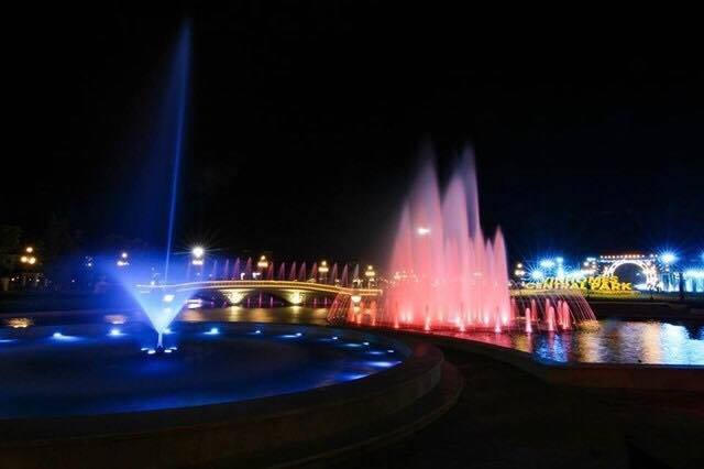 Khu vui chơi giải trí: wine lounge, bar, casino...  Khu thể thao: hồ bơi, gym, spa, golf, tennis... Môi trường sống xanh, đẹp.