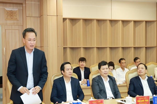 Ông Nguyễn Hữu Nghĩa, Ủy viên Ban Chấp hành Trung ương Đảng, Bí thư Tỉnh ủy Hưng Yên phát biểu tại hội nghị.