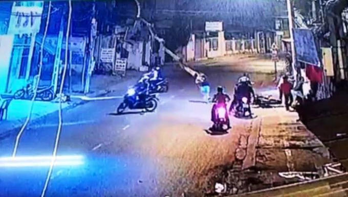 Hình ảnh camera quay lại được diễn biến vụ việc.