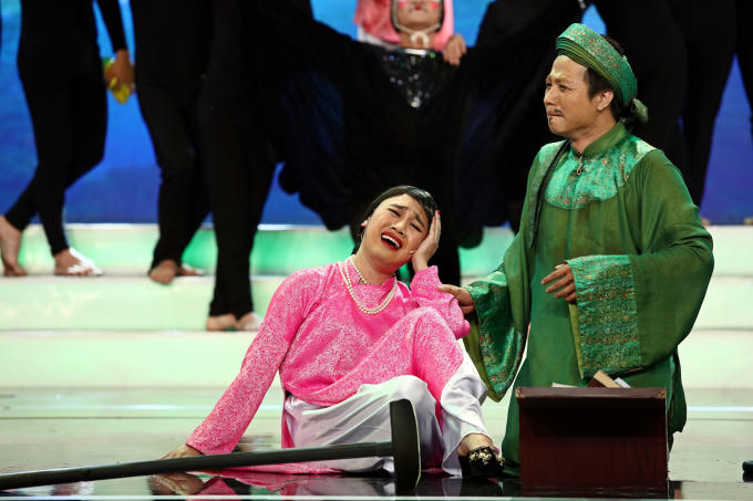 Cặp Đôi Hài Hước: Huỳnh Tiến Khoa giả gái lần đầu quá đẹp khiến Lý Hùng ngất ngây